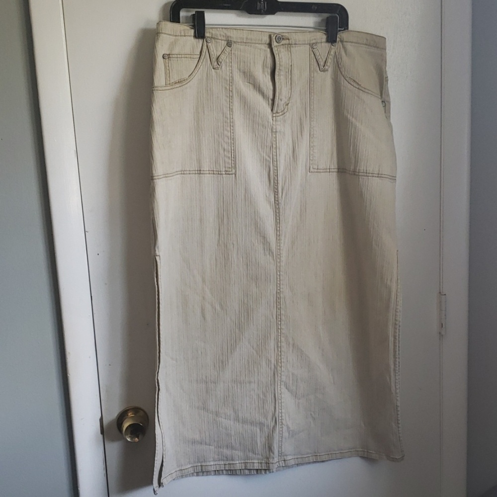 Squeeze by Stephen Hardy long khaki skirt